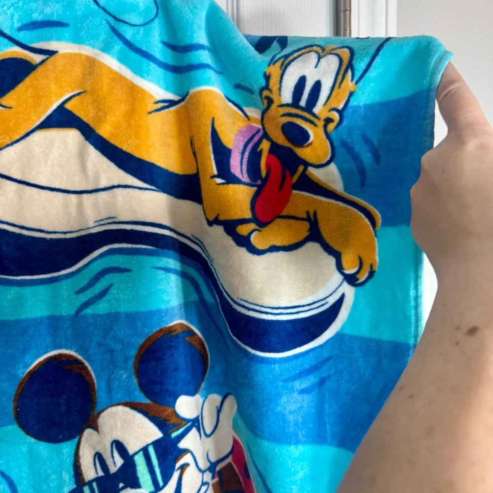 NWT. Disney beach towel featuring Mickey Mouse and others. “FUN IN THE SUN